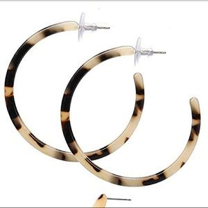 Tortoise shell print hoop earrings